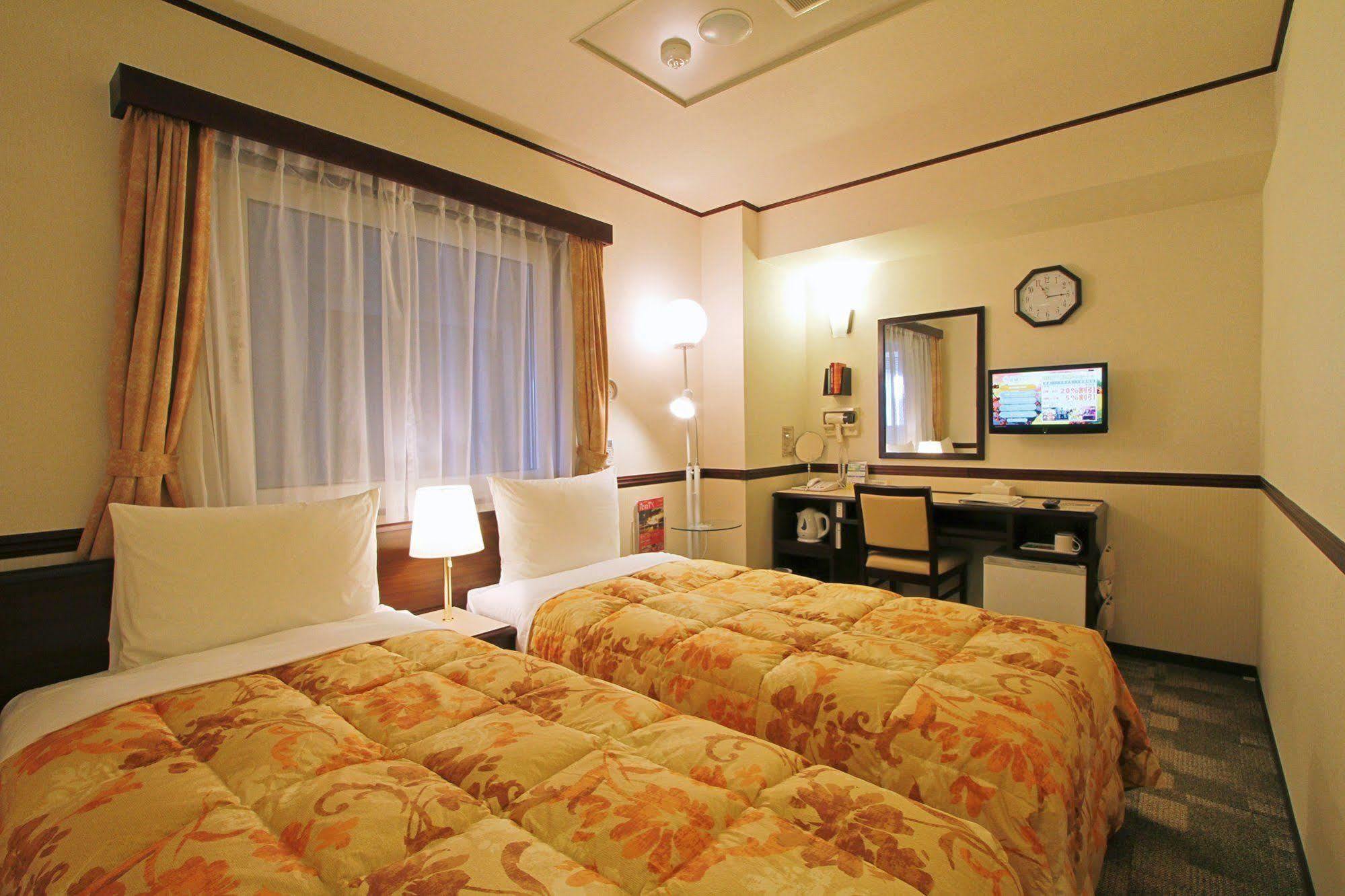 Toyoko Inn Sakudaira-Eki Asama-Guchi Exterior photo